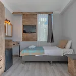 Seven City Hotel